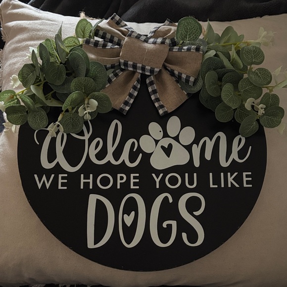 Amazon Other - Black Welcome Sign with Greenery and Bow